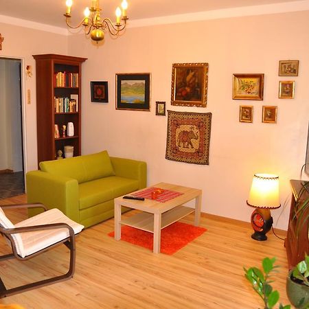 Cozy Apartment In Tarnów Kültér fotó