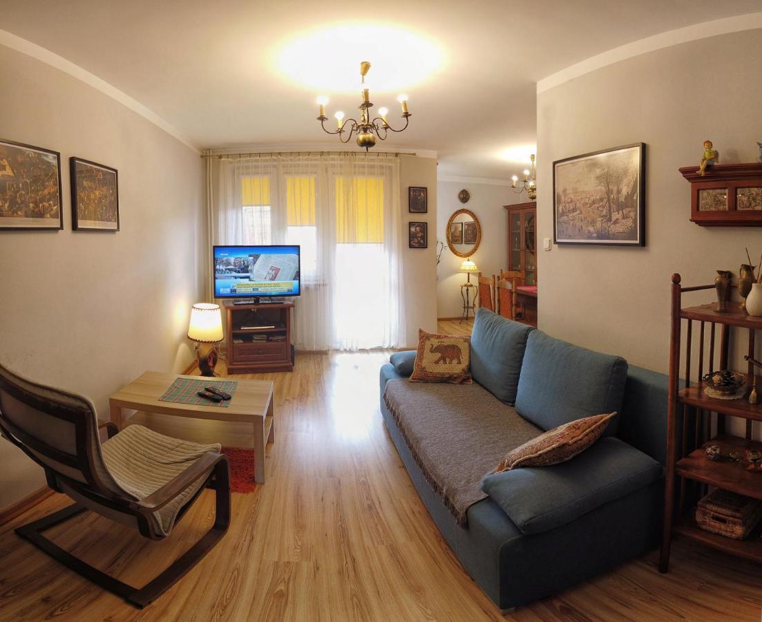 Cozy Apartment In Tarnów Kültér fotó