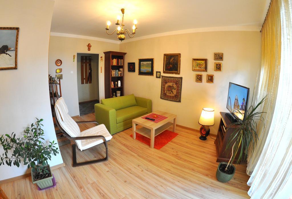 Cozy Apartment In Tarnów Kültér fotó