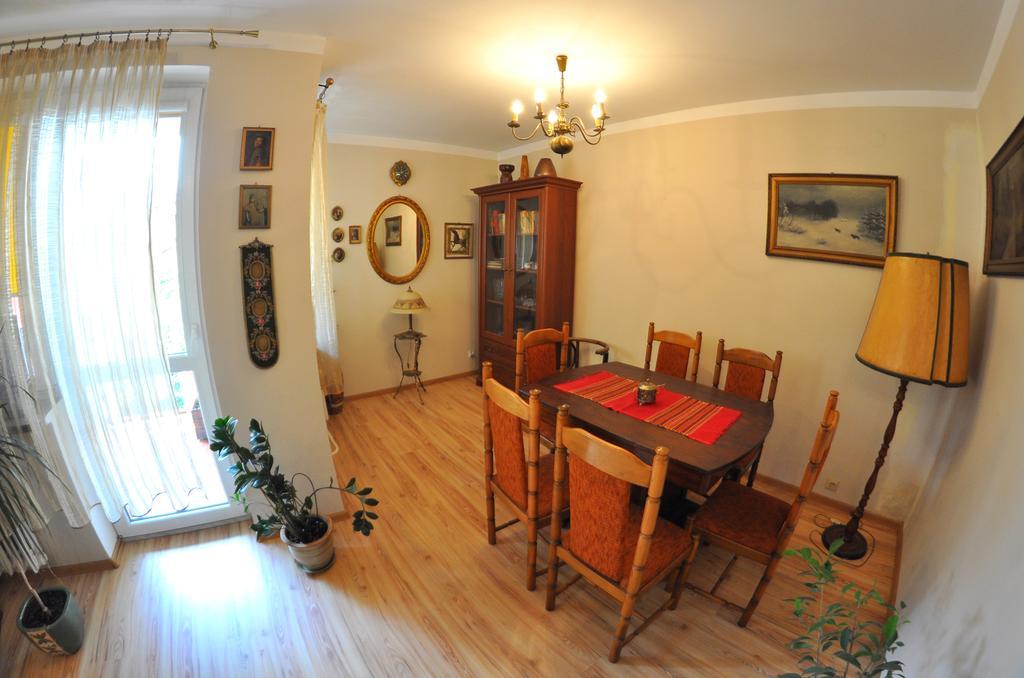 Cozy Apartment In Tarnów Kültér fotó